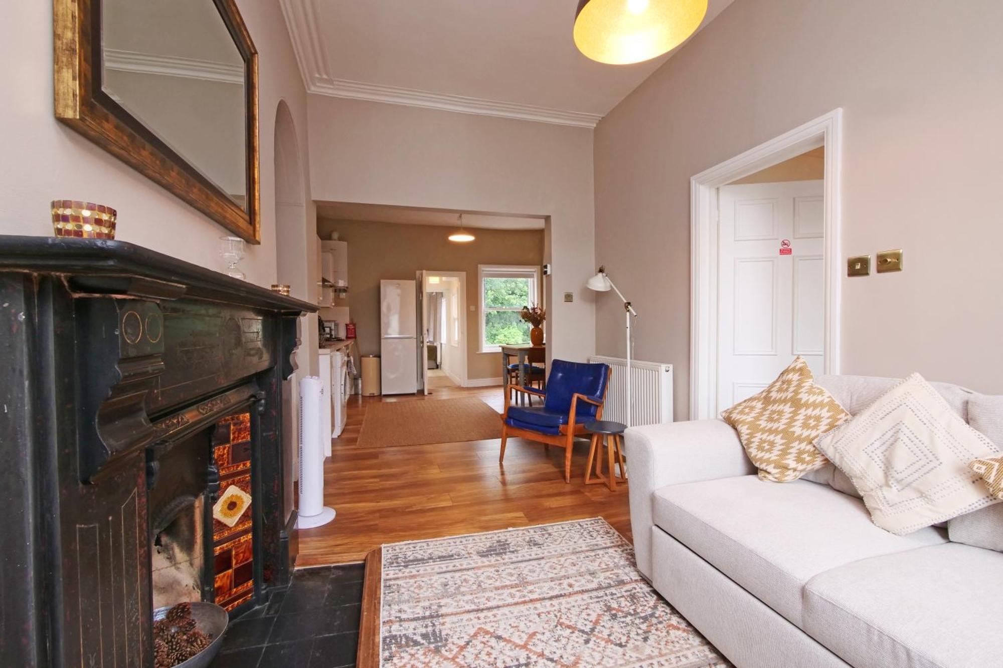 Fifth Quarter Apartment With Free Parking York Exterior foto