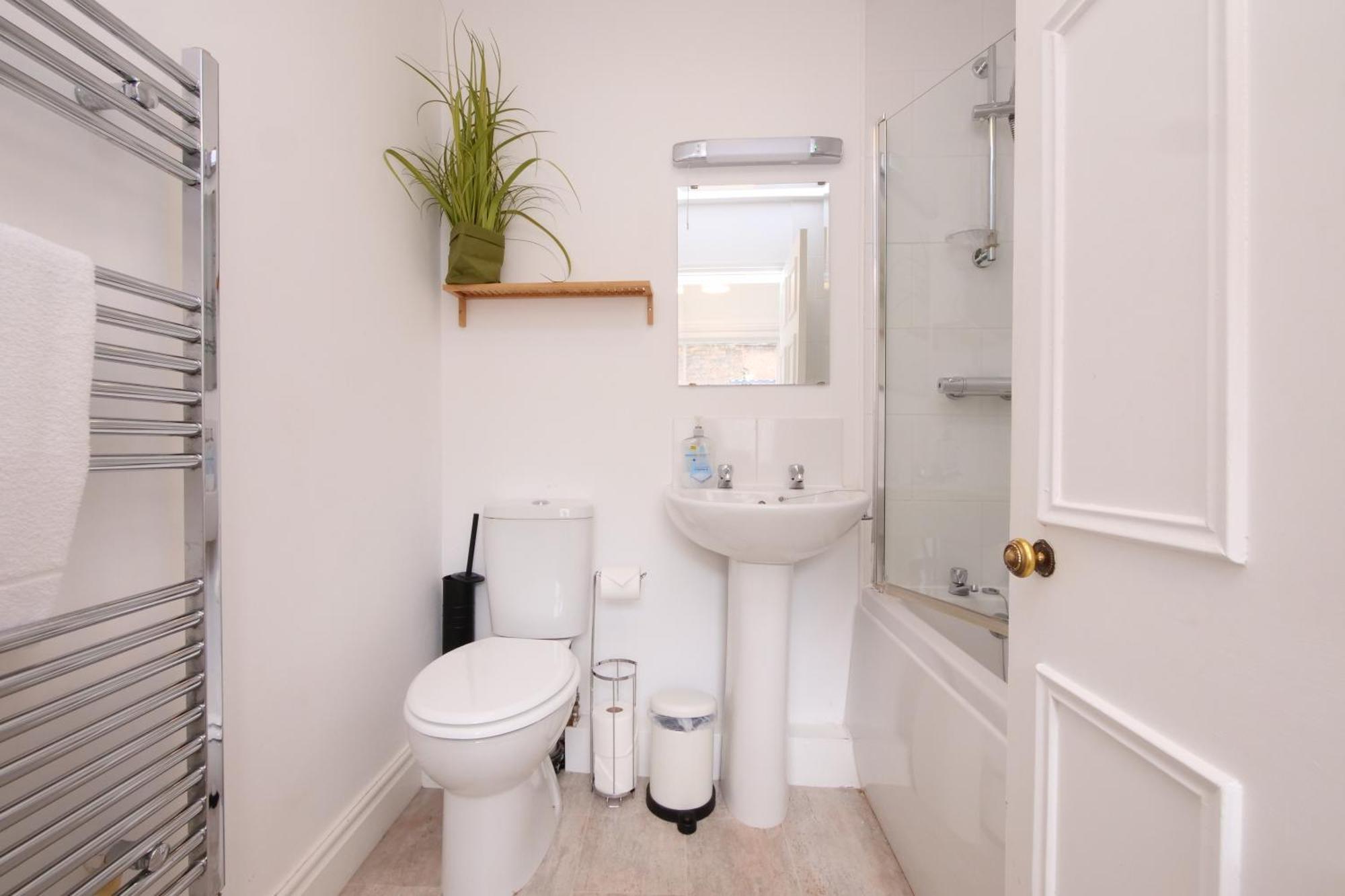 Fifth Quarter Apartment With Free Parking York Exterior foto